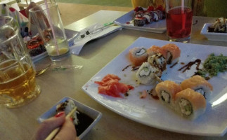 Sushi Maniya food