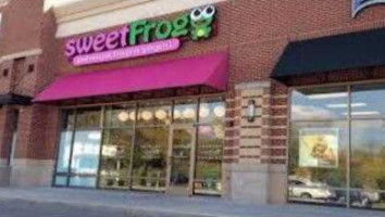 Sweet Frog outside