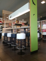 Mcdonald's Grandvilliers inside