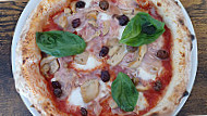 Amale Pizzeria food