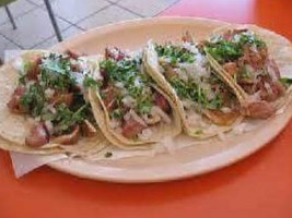 Tacos Y Tortas El Pariente food