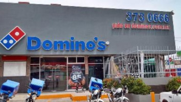 Domino's Martínez De La Torre outside