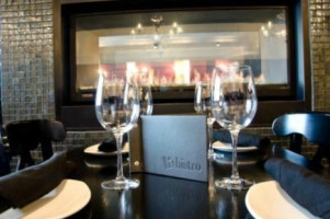 R-Bistro inside