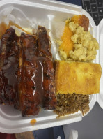 Off Tha Bone Bbq food