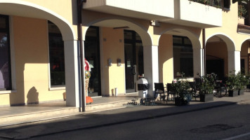 La Gelateria Degli Angeli outside