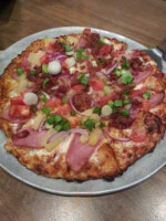 Round Table Pizza food