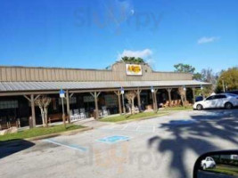 Cracker Barrel outside