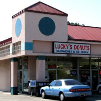 Lucky Donuts outside