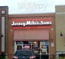 Jersey Mike's Subs outside