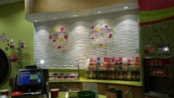 Menchie's Frozen Yogurt food