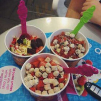 Menchie's Frozen Yogurt food