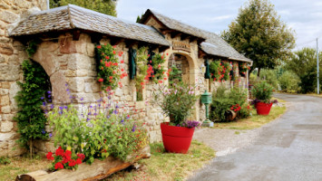 Auberge Saint Fleuret outside