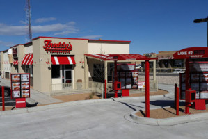 Freddy's Frozen Custard Steakburgers outside