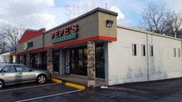 Pepe's Lounge outside