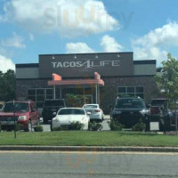 Tacos 4 Life outside