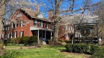 The Elkridge Furnace Inn outside