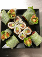 Sushi Des Allees food