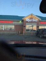 Marlin's Family outside