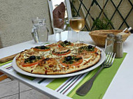 Pizzeria La'Tina food