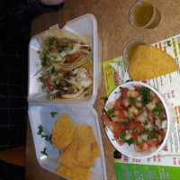 Victor's Taco Shop food