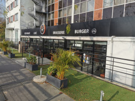 Bb Burger outside