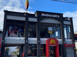 Mcdonald's Banco Central outside