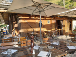 Le Chalet Du Lac food