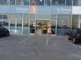 La Sirena outside