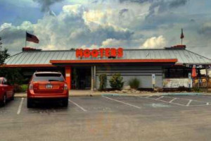 Hooters outside