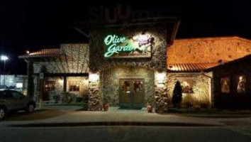 Olive Garden Italian outside