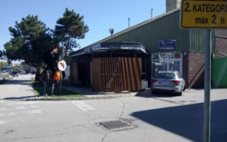 Fast Food Doner outside