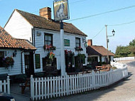 The Olde Dog Inn outside