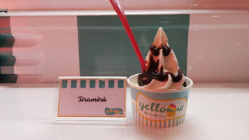 Yelloow Yoyo Frozen Yogurt food