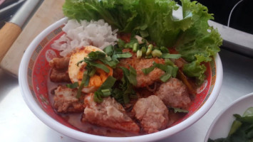 ร้านสามสหายก๋วยเตี๋ยวต้มยำ food