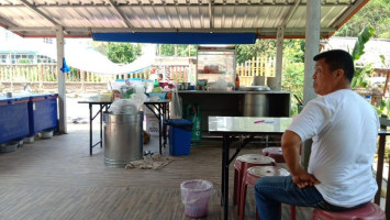 ก๋วยเตี๋ยวคุณนิดลูกชิ้นทำเอง food