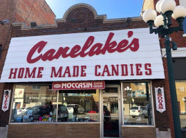 Canelake's Candies outside