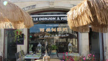 Le Donjon A Pizz' food