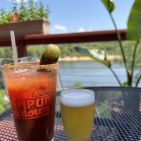 Que's River Deck food