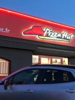 Pizza Hut outside