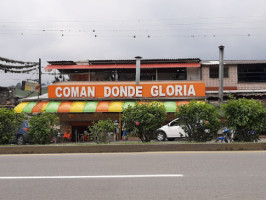 Coman Donde Gloria outside