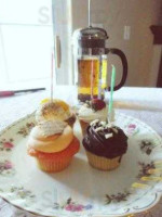 Molly's Cupcakes food