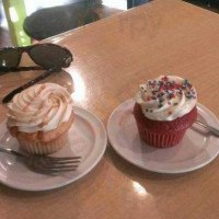 Molly's Cupcakes food