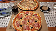 Pizzeria La Fuente food