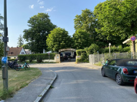 Wirtshaus Zamdorfer Biergarten outside