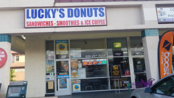 Lucky Donuts outside