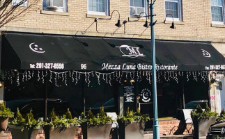 Mezza Luna Bistro outside