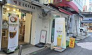 Blossom Ewha Coffee outside