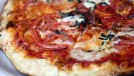 Pizzeria Pomodoro food