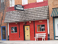 Pete's Tavern outside