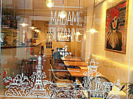 Madame Suzanne inside